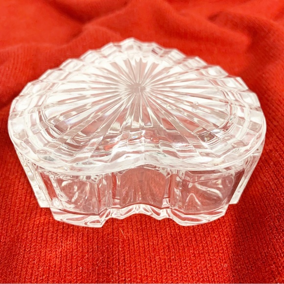 Unbranded Clear Cut Heart Shaped Glass Trinket Box with Lid Starburst Valentines - Picture 10 of 12